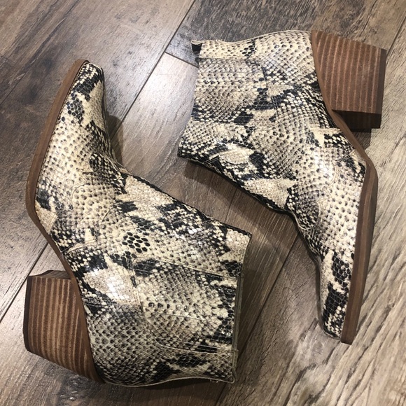 Sam Edelman Snakeskin Print Block Heel 8 - Picture 2 of 10